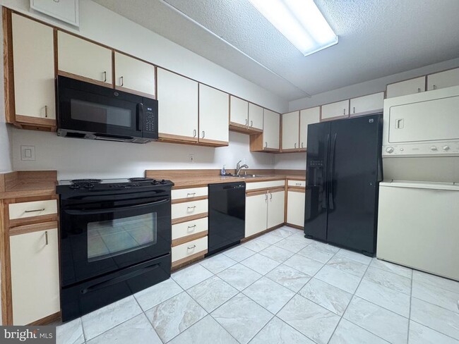 Photo - 15107 Interlachen Dr Unidad 807