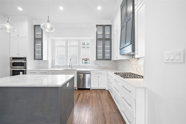 Building Photo - 1011 E 28th St Rental