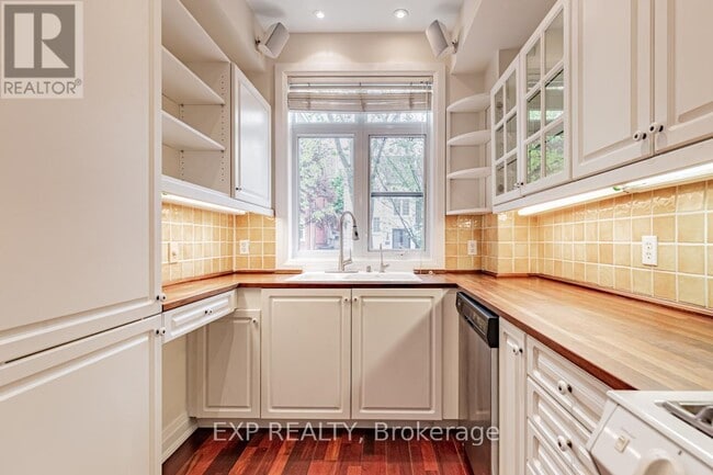 Photo - 37 Shaftesbury Ave