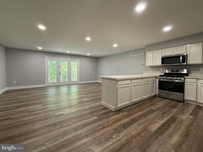 Photo - 404 Dylan Dr