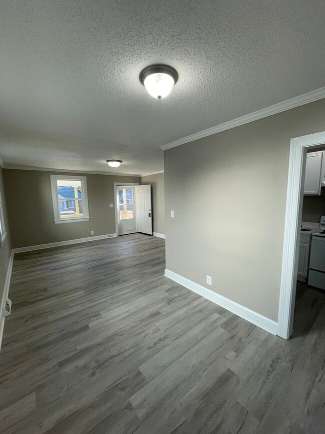 Photo - 613 Caldwell Ave NE