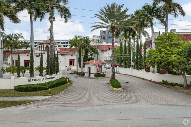 Entrada - Villas of Pinecrest