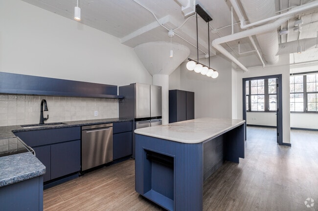 2BR, 1.5BA - 1,130SF