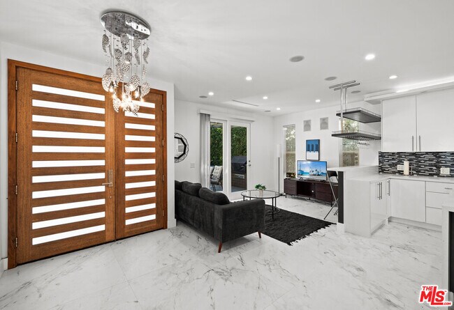 Photo - 355 S Sycamore Ave