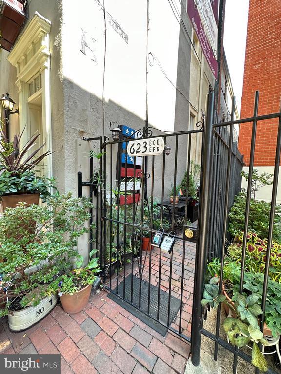 Building Photo - 623 S American St Unit F