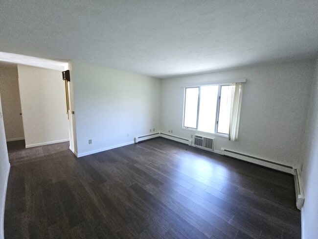 Living Room 14.2x13.8 - 161 Eastland Dr