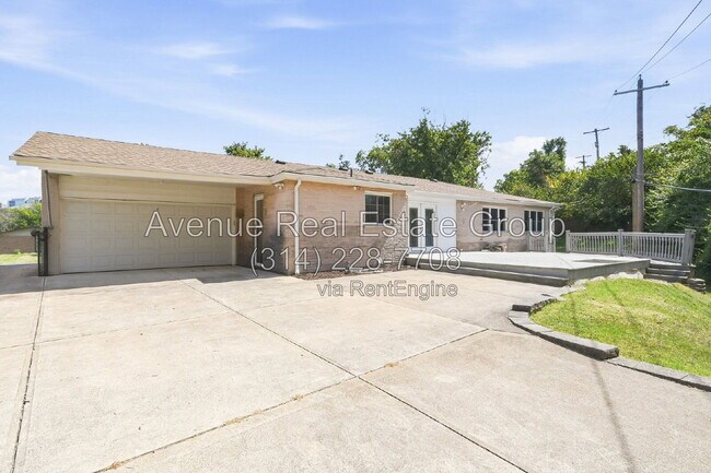 959 Orchard Lakes Dr