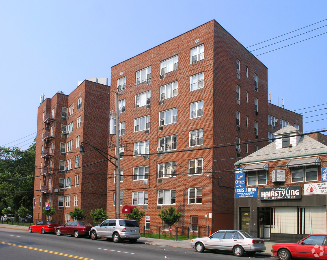 Pelham Parkway Apartments - Pelham Parkway Apartments
