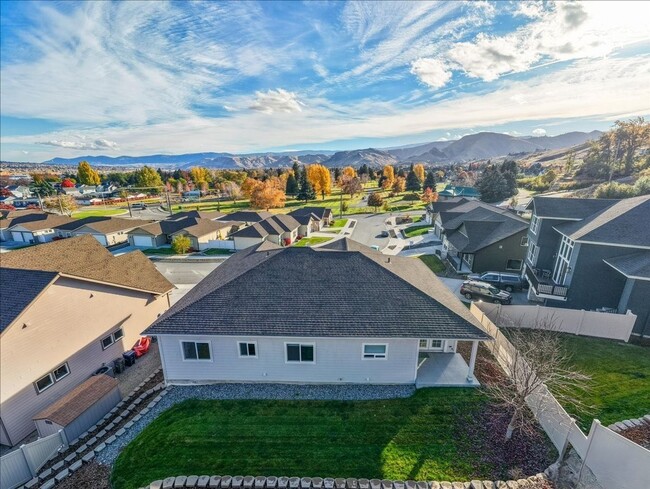 Photo - Beautiful 3+ bed, 3 bath home with 4 car garage, VIEWS, chef's kitchen and much more!