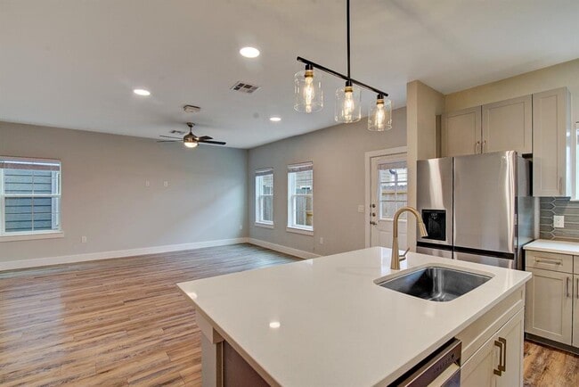 Building Photo - 28325 Birnham Woods Dr Unit 208 Rental