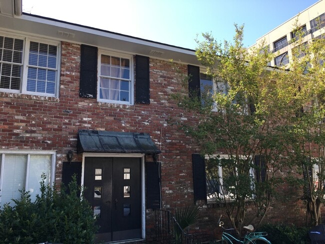 Building Photo - 2 Bedroom 1 Bath Apartment in Radcliffeborough - Downtown Charleston Unit H