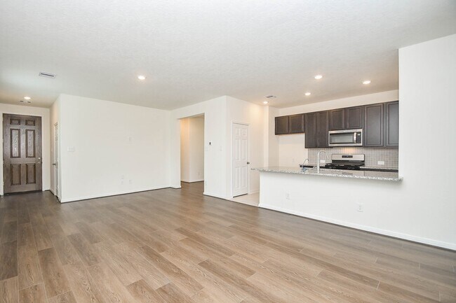 Photo - 25230 Benroe St