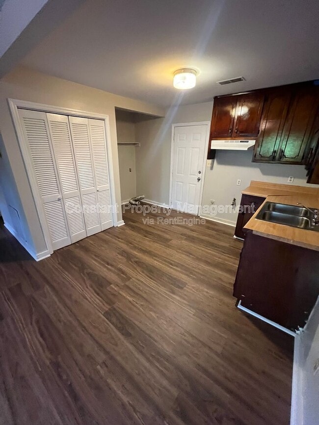 Photo - 712 English St Unidad 710