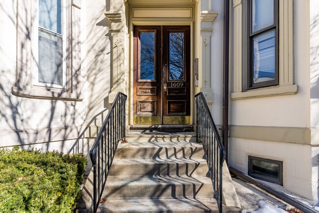 Building Photo - 1609 Tremont St