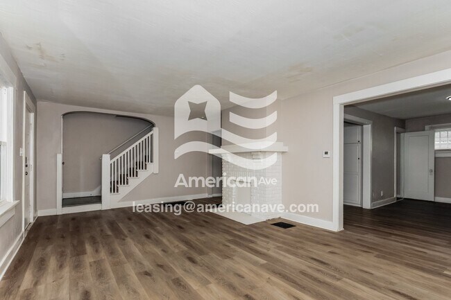 Photo - 2016 Elsmere Ave