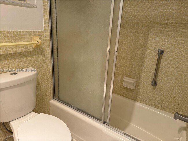 Photo - 2800 NE 203rd St Unidad 6