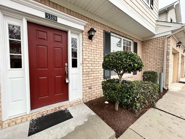 Photo - Welcome to this charming house "ASK ABOUT OUR ZERO DEPOSIT"