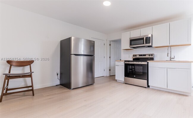 Photo - 709 SW 4th St Unit 7