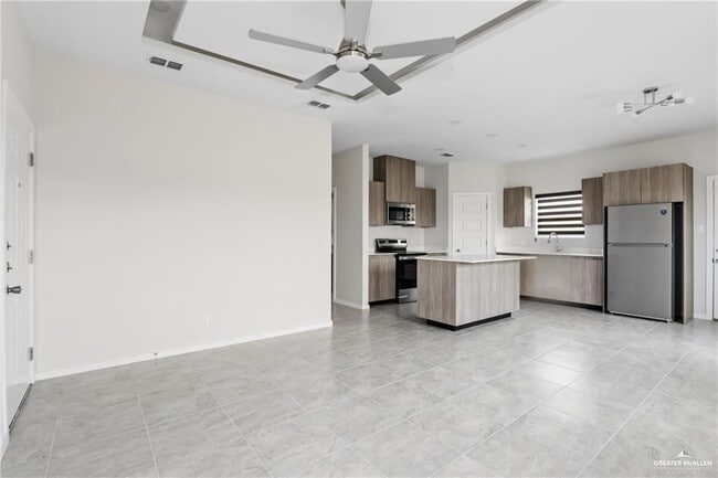 402 N Alexandrite Ave Unidad 2