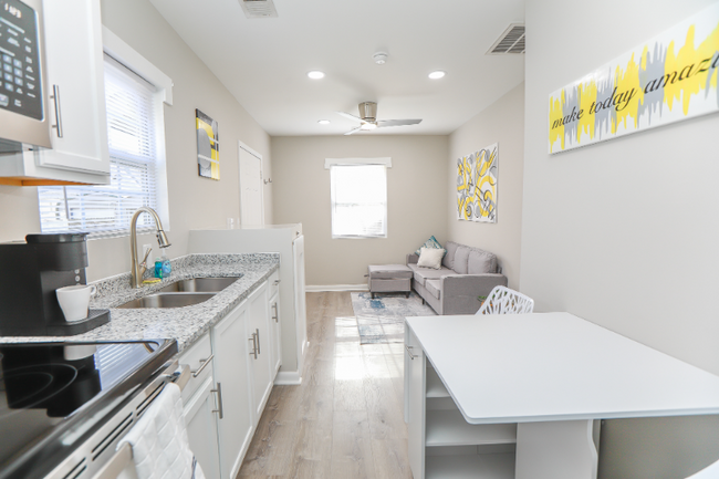 Building Photo - 1265 Pall Mall St Rental