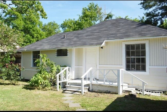 Photo - 2514 Lynnfield St