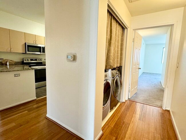 Building Photo - 1643 Sixth Ave