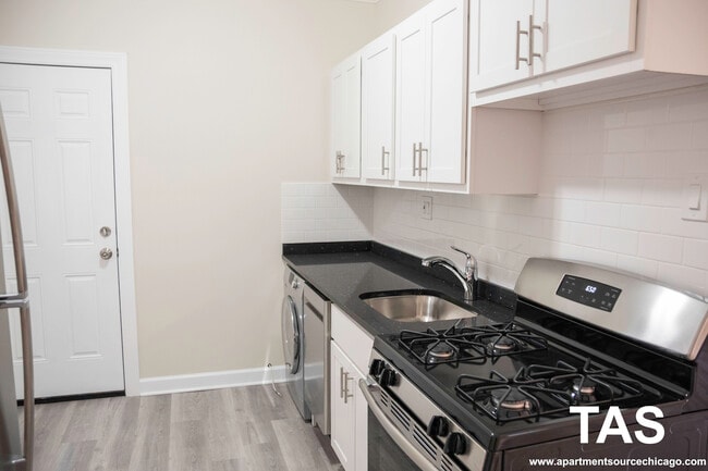 Photo - 644 W Roscoe St Unit 2S