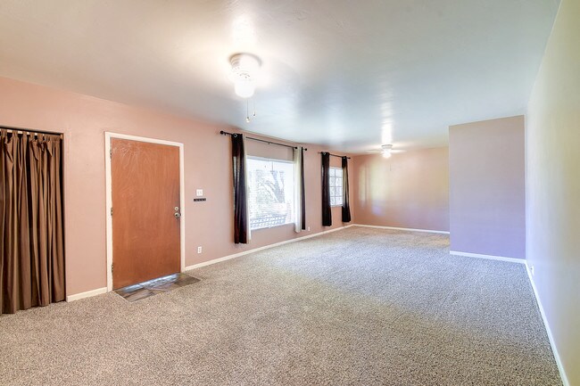 Photo - 6804 E 6th St