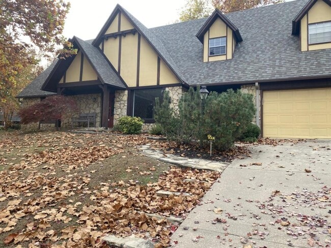 Building Photo - 6932 S Knoxville Ave