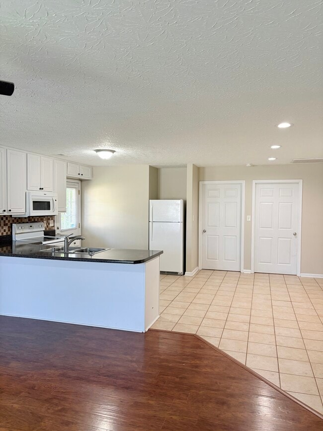 Photo - 436 Catalpa Cir