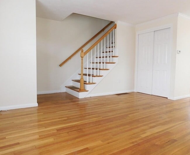 Photo - 249 Bridge St