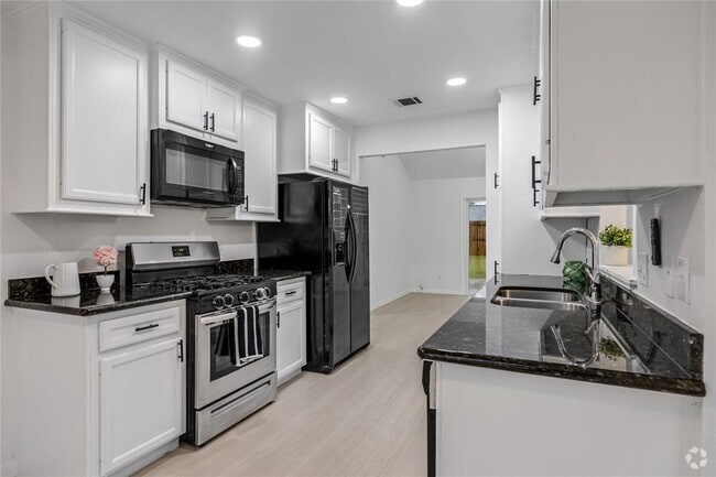 Building Photo - 2407 Tinechester Dr Rental