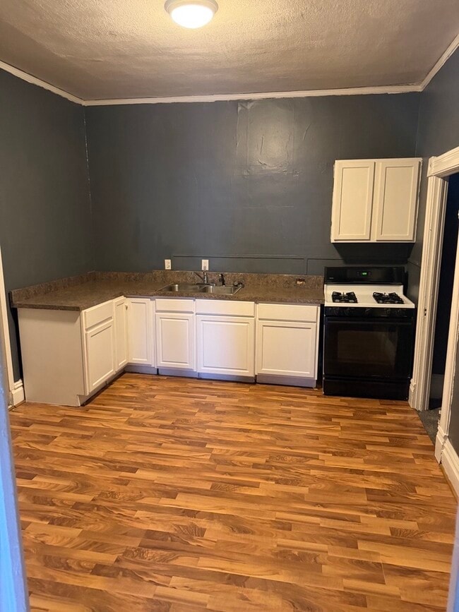 Building Photo - 2915 Cottage Grove Ave Unit 2