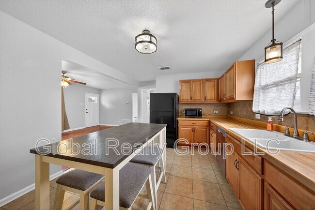 Photo - 408 Aviation Ave