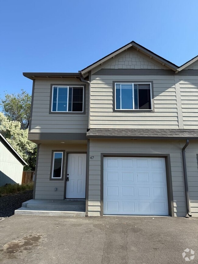 Building Photo - Samantha Court Rental
