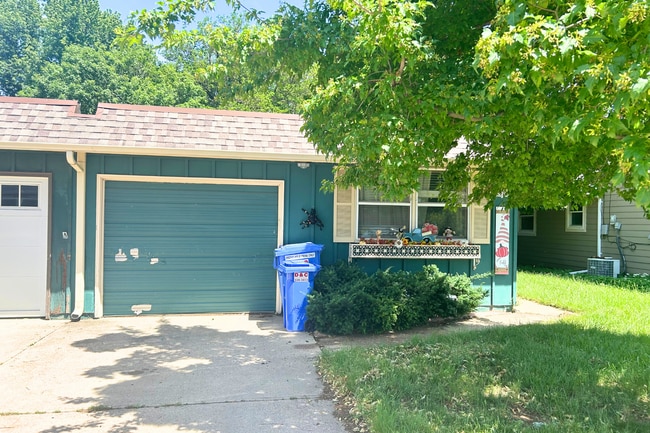 Photo - 2822 S Main Ave