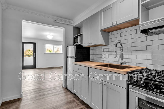 Building Photo - 1725 Grand Island Blvd Unit 2