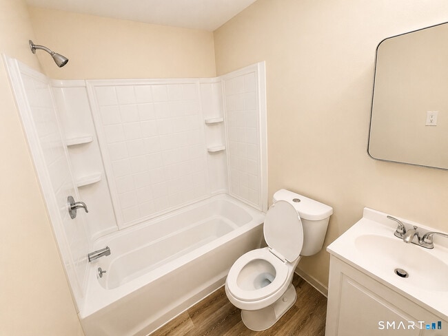 Photo - 429 Baldwin St Unit 2