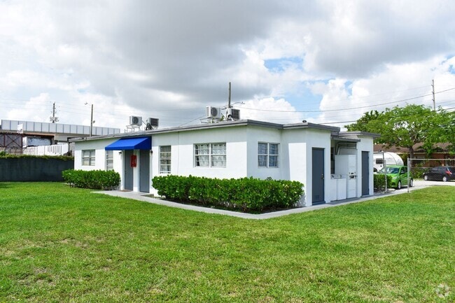 Building Photo - AVAILABLE NOW: For Rent - 1/1 Apartment fo... Unit NP 7940-01