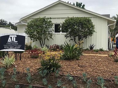 Newly Remodeled 2 bedroom house with finished garage that includes AC. Large yard. South of Ventura - 22134 Costanso St House