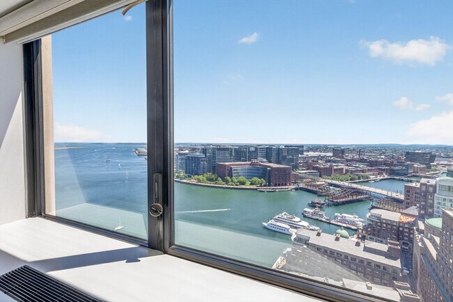 85 E India Row Unit 33E