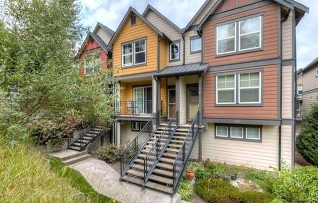 Building Photo - West Seattle Townhouse