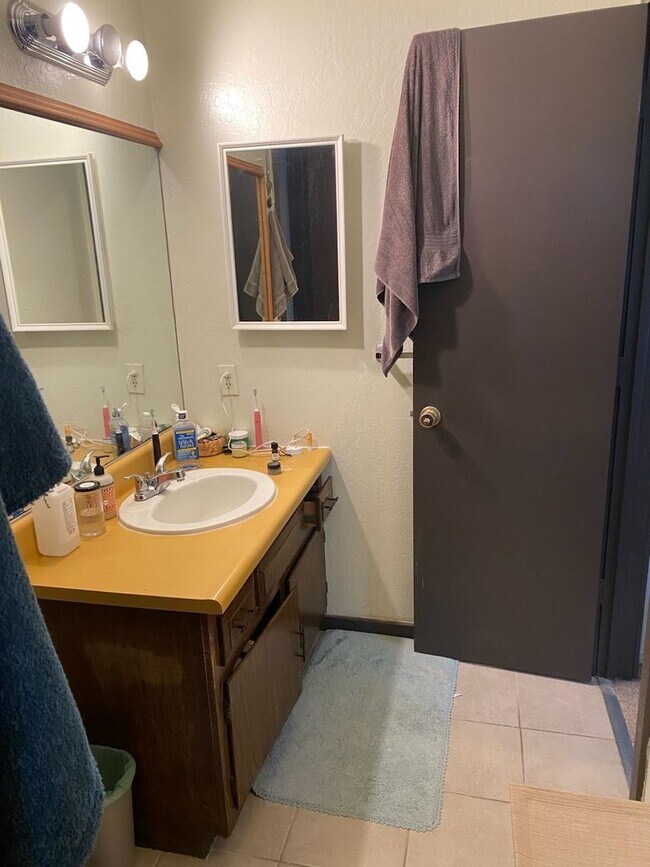 Photo - 477 Mono St Unit B