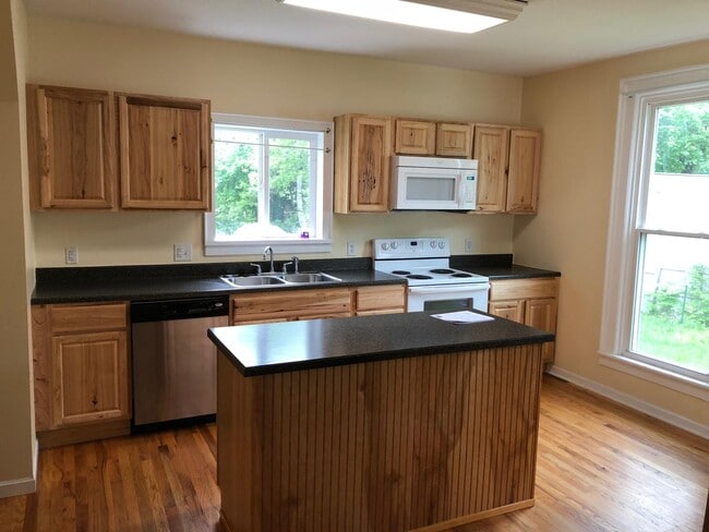 640 Dennis St Unit A