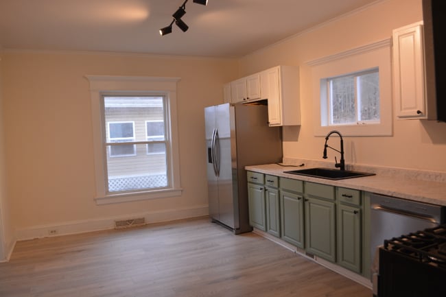 Photo - 330 E Main St