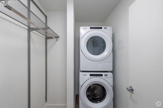 2BR, 2BA - 966-1.181SF - Mercato Grove