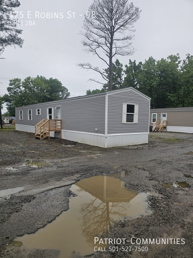 Building Photo - 475 E Robins St