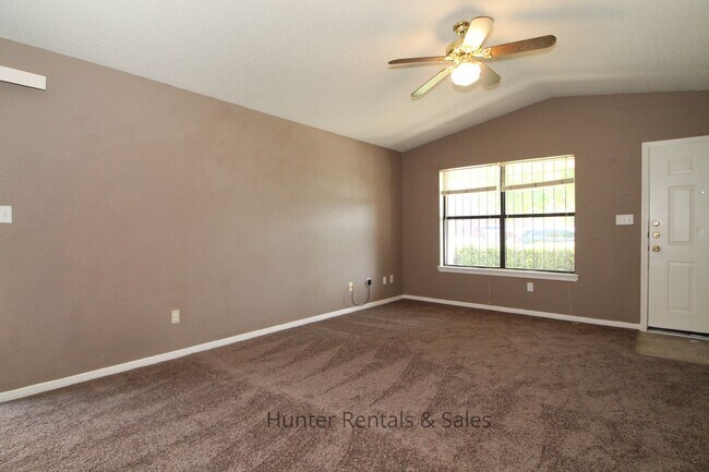 Photo - Delightful Duplex!