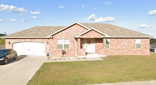 Building Photo - Charming 3 Bedroom House on Ridgeview Drive