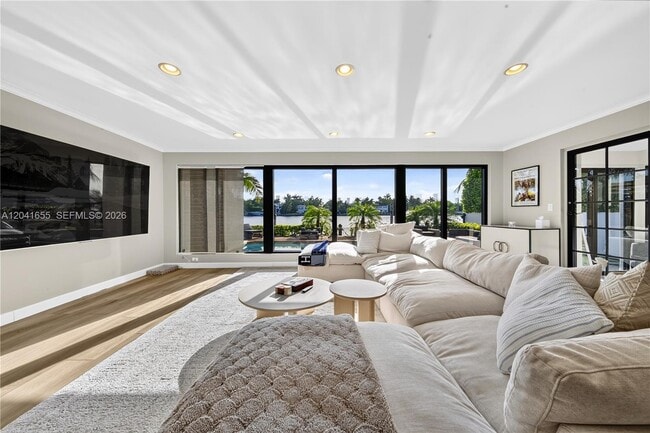 Photo - 460 W Dilido Dr